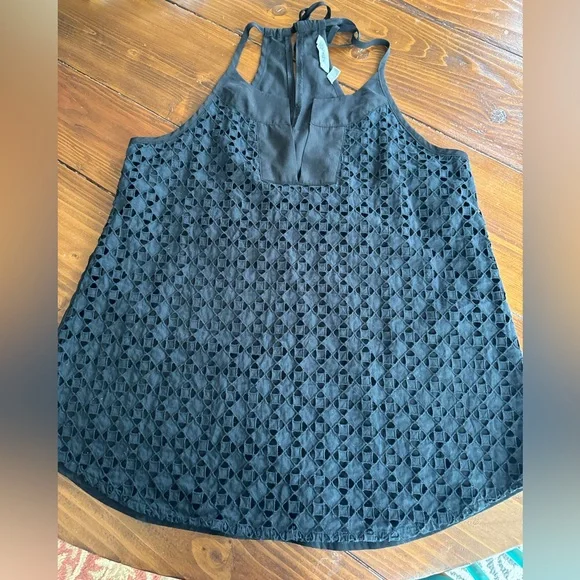 Athleta Dunes Eyelet Lace Tank Top Tie Back with Tassels Size Medium - Picture 3 of 3